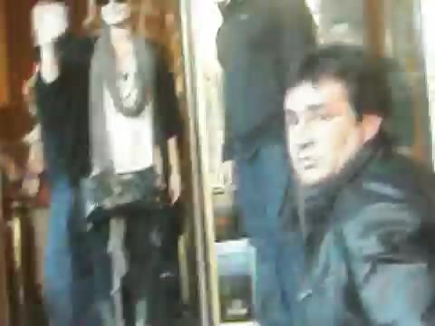 Demi Lovato Saludando en el hotel Radisson Uruguay 29_04_12 0153