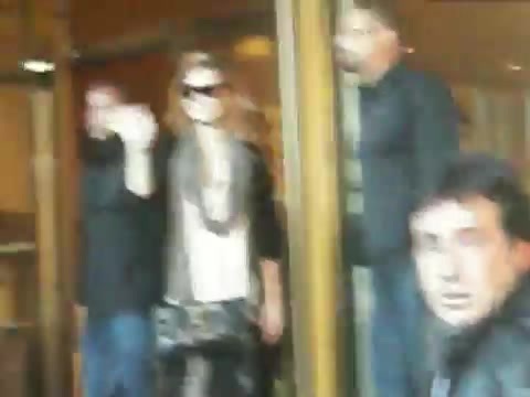 Demi Lovato Saludando en el hotel Radisson Uruguay 29_04_12 0174 Demi Lovato Saludando en el hotel Radisson Uruguay 29_04_12 0174
