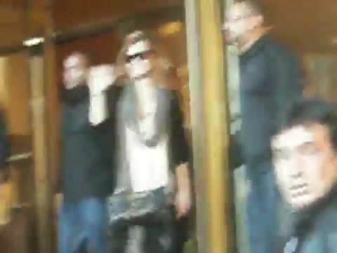 Demi Lovato Saludando en el hotel Radisson Uruguay 29_04_12 0176 Demi Lovato Saludando en el hotel Radisson Uruguay 29_04_12 0176