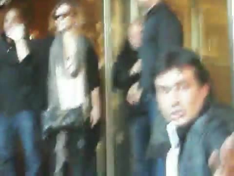 Demi Lovato Saludando en el hotel Radisson Uruguay 29_04_12 0219