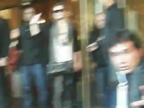 Demi Lovato Saludando en el hotel Radisson Uruguay 29_04_12 0227