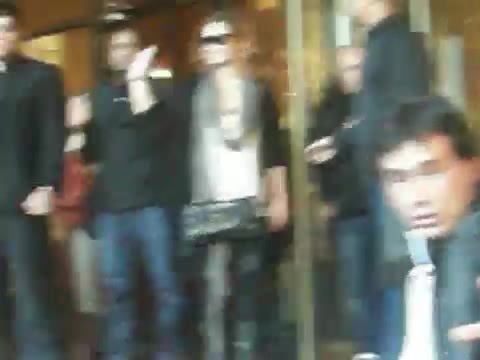 Demi Lovato Saludando en el hotel Radisson Uruguay 29_04_12 0229