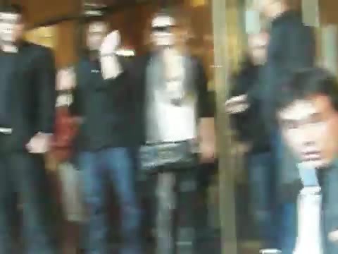 Demi Lovato Saludando en el hotel Radisson Uruguay 29_04_12 0231