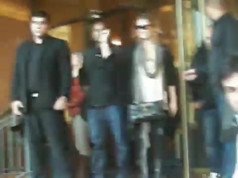 Demi Lovato Saludando en el hotel Radisson Uruguay 29_04_12 0236
