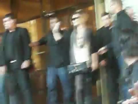 Demi Lovato Saludando en el hotel Radisson Uruguay 29_04_12 0297