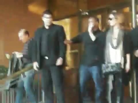 Demi Lovato Saludando en el hotel Radisson Uruguay 29_04_12 0311