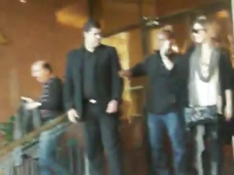 Demi Lovato Saludando en el hotel Radisson Uruguay 29_04_12 0322 Demi Lovato Saludando en el hotel Radisson Uruguay 29_04_12 0322