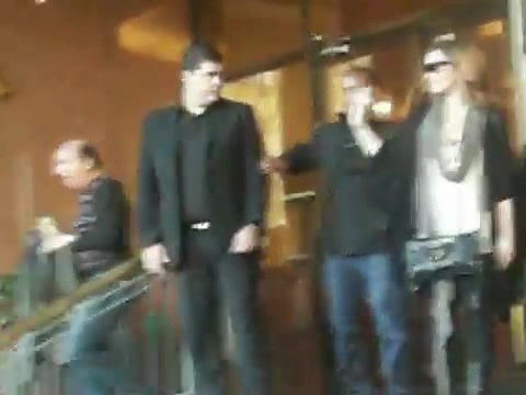 Demi Lovato Saludando en el hotel Radisson Uruguay 29_04_12 0325 Demi Lovato Saludando en el hotel Radisson Uruguay 29_04_12 0325