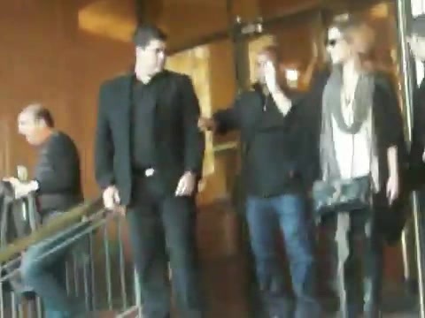 Demi Lovato Saludando en el hotel Radisson Uruguay 29_04_12 0330 Demi Lovato Saludando en el hotel Radisson Uruguay 29_04_12 0330