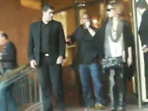 Demi Lovato Saludando en el hotel Radisson Uruguay 29_04_12 0334 Demi Lovato Saludando en el hotel Radisson Uruguay 29_04_12 0334