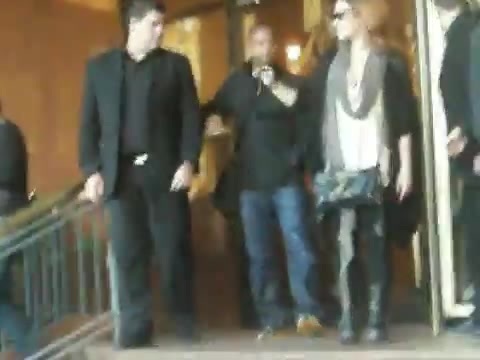 Demi Lovato Saludando en el hotel Radisson Uruguay 29_04_12 0340