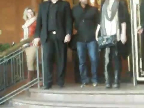 Demi Lovato Saludando en el hotel Radisson Uruguay 29_04_12 0364