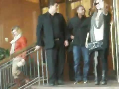 Demi Lovato Saludando en el hotel Radisson Uruguay 29_04_12 0398