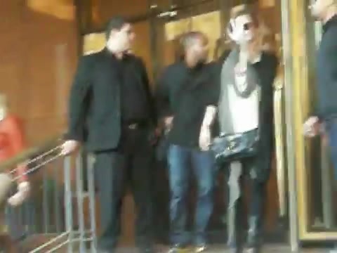 Demi Lovato Saludando en el hotel Radisson Uruguay 29_04_12 0415 Demi Lovato Saludando en el hotel Radisson Uruguay 29_04_12 0415