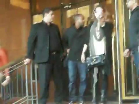 Demi Lovato Saludando en el hotel Radisson Uruguay 29_04_12 0416 Demi Lovato Saludando en el hotel Radisson Uruguay 29_04_12 0416