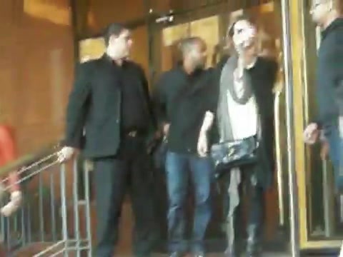Demi Lovato Saludando en el hotel Radisson Uruguay 29_04_12 0418 Demi Lovato Saludando en el hotel Radisson Uruguay 29_04_12 0418