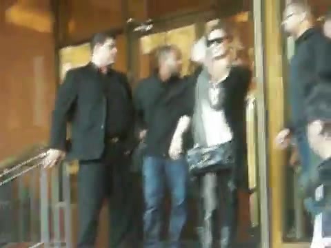 Demi Lovato Saludando en el hotel Radisson Uruguay 29_04_12 0425 Demi Lovato Saludando en el hotel Radisson Uruguay 29_04_12 0425