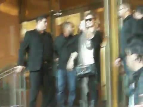 Demi Lovato Saludando en el hotel Radisson Uruguay 29_04_12 0428 Demi Lovato Saludando en el hotel Radisson Uruguay 29_04_12 0428