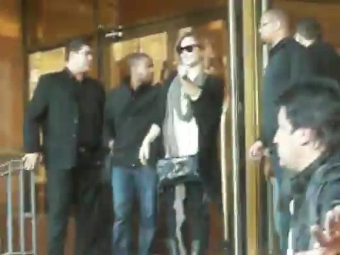 Demi Lovato Saludando en el hotel Radisson Uruguay 29_04_12 0433 Demi Lovato Saludando en el hotel Radisson Uruguay 29_04_12 0433