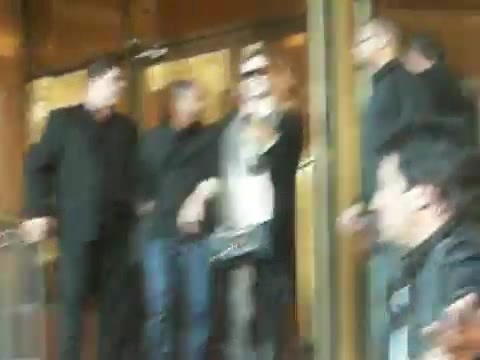 Demi Lovato Saludando en el hotel Radisson Uruguay 29_04_12 0434 Demi Lovato Saludando en el hotel Radisson Uruguay 29_04_12 0434