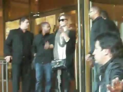 Demi Lovato Saludando en el hotel Radisson Uruguay 29_04_12 0439 Demi Lovato Saludando en el hotel Radisson Uruguay 29_04_12 0439