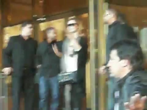 Demi Lovato Saludando en el hotel Radisson Uruguay 29_04_12 0441 Demi Lovato Saludando en el hotel Radisson Uruguay 29_04_12 0441