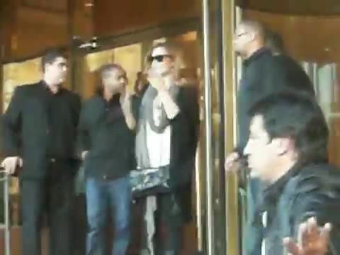 Demi Lovato Saludando en el hotel Radisson Uruguay 29_04_12 0442 Demi Lovato Saludando en el hotel Radisson Uruguay 29_04_12 0442