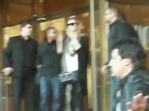 Demi Lovato Saludando en el hotel Radisson Uruguay 29_04_12 0444 Demi Lovato Saludando en el hotel Radisson Uruguay 29_04_12 0444