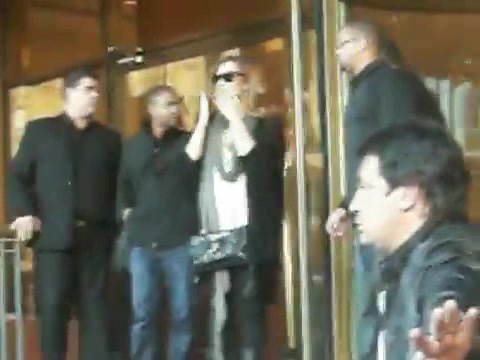 Demi Lovato Saludando en el hotel Radisson Uruguay 29_04_12 0447 Demi Lovato Saludando en el hotel Radisson Uruguay 29_04_12 0447
