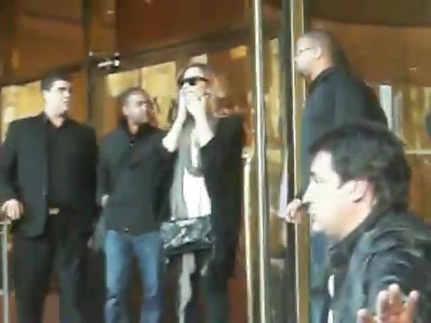 Demi Lovato Saludando en el hotel Radisson Uruguay 29_04_12 0455 Demi Lovato Saludando en el hotel Radisson Uruguay 29_04_12 0455