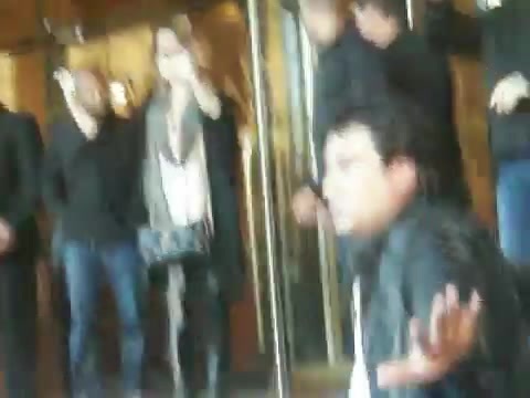 Demi Lovato Saludando en el hotel Radisson Uruguay 29_04_12 0515 - Demi Saludando en el hotel Radisson Uruguay Part oo1