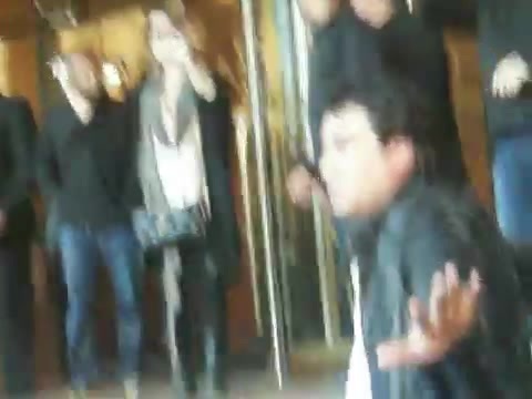 Demi Lovato Saludando en el hotel Radisson Uruguay 29_04_12 0517 - Demi Saludando en el hotel Radisson Uruguay Part oo1