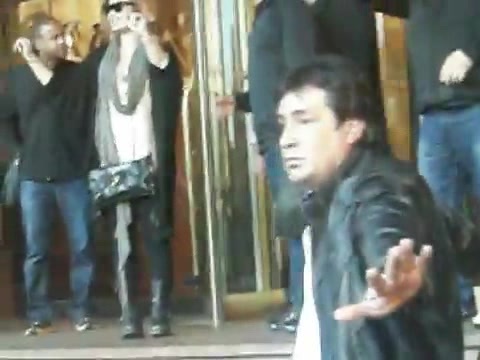 Demi Lovato Saludando en el hotel Radisson Uruguay 29_04_12 0533