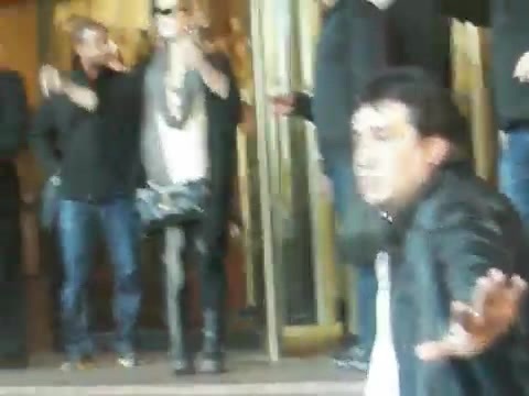 Demi Lovato Saludando en el hotel Radisson Uruguay 29_04_12 0540