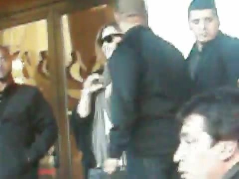 Demi Lovato Saludando en el hotel Radisson Uruguay 29_04_12 0629 - Demi Saludando en el hotel Radisson Uruguay Part oo1