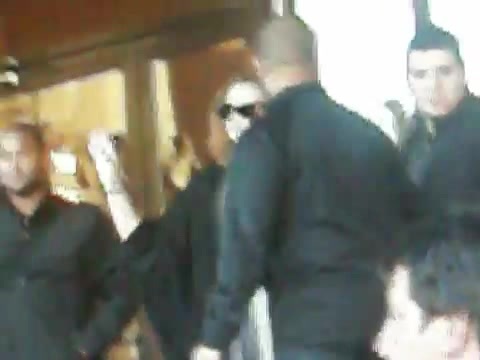 Demi Lovato Saludando en el hotel Radisson Uruguay 29_04_12 0644 - Demi Saludando en el hotel Radisson Uruguay Part oo1