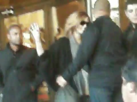 Demi Lovato Saludando en el hotel Radisson Uruguay 29_04_12 0667 - Demi Saludando en el hotel Radisson Uruguay Part oo1