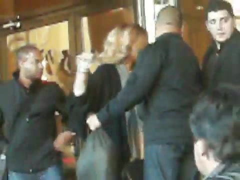 Demi Lovato Saludando en el hotel Radisson Uruguay 29_04_12 0676 - Demi Saludando en el hotel Radisson Uruguay Part oo1