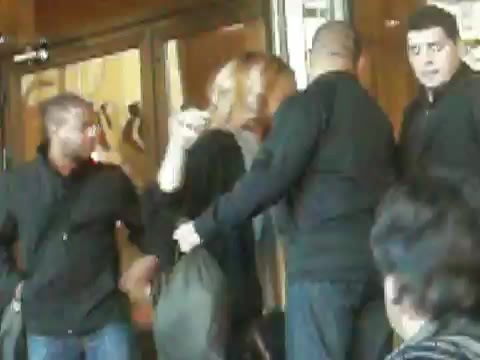 Demi Lovato Saludando en el hotel Radisson Uruguay 29_04_12 0678 - Demi Saludando en el hotel Radisson Uruguay Part oo1