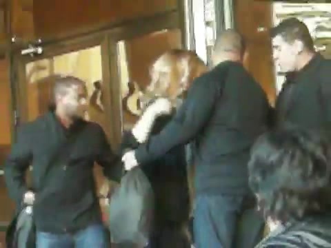 Demi Lovato Saludando en el hotel Radisson Uruguay 29_04_12 0684 - Demi Saludando en el hotel Radisson Uruguay Part oo1