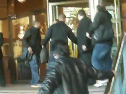 Demi Lovato Saludando en el hotel Radisson Uruguay 29_04_12 0718 - Demi Saludando en el hotel Radisson Uruguay Part oo1