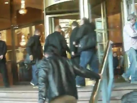 Demi Lovato Saludando en el hotel Radisson Uruguay 29_04_12 0729 - Demi Saludando en el hotel Radisson Uruguay Part oo1