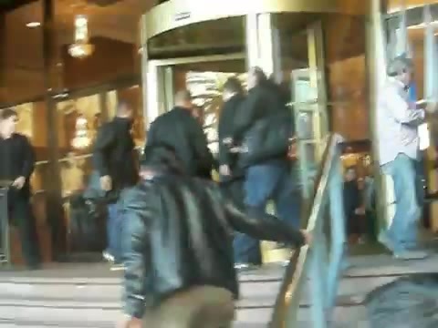 Demi Lovato Saludando en el hotel Radisson Uruguay 29_04_12 0731 - Demi Saludando en el hotel Radisson Uruguay Part oo1