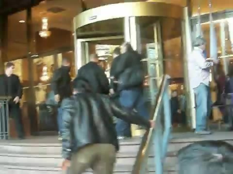 Demi Lovato Saludando en el hotel Radisson Uruguay 29_04_12 0734 - Demi Saludando en el hotel Radisson Uruguay Part oo1