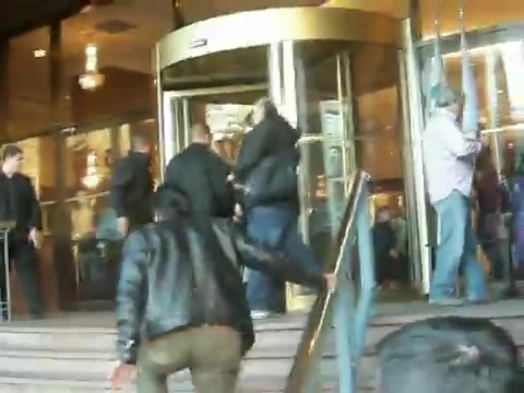 Demi Lovato Saludando en el hotel Radisson Uruguay 29_04_12 0738 - Demi Saludando en el hotel Radisson Uruguay Part oo1