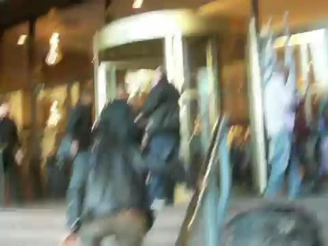 Demi Lovato Saludando en el hotel Radisson Uruguay 29_04_12 0740 - Demi Saludando en el hotel Radisson Uruguay Part oo1