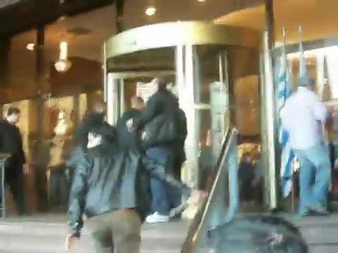 Demi Lovato Saludando en el hotel Radisson Uruguay 29_04_12 0753 - Demi Saludando en el hotel Radisson Uruguay Part oo1