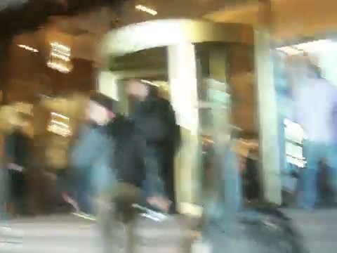 Demi Lovato Saludando en el hotel Radisson Uruguay 29_04_12 0766 - Demi Saludando en el hotel Radisson Uruguay Part oo1