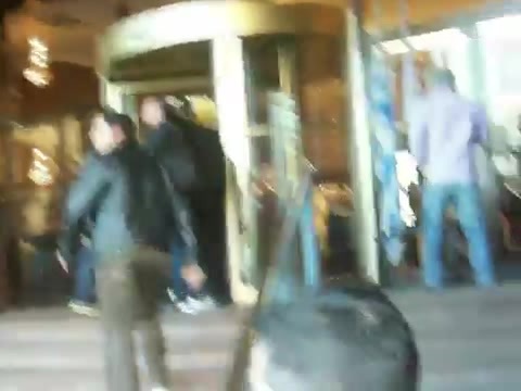 Demi Lovato Saludando en el hotel Radisson Uruguay 29_04_12 0772