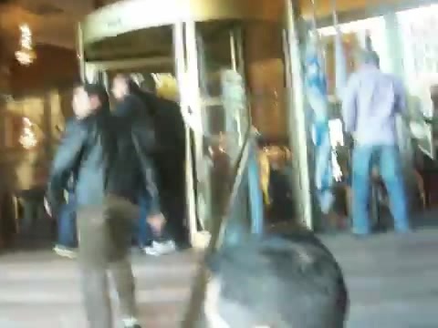 Demi Lovato Saludando en el hotel Radisson Uruguay 29_04_12 0774 - Demi Saludando en el hotel Radisson Uruguay Part oo1